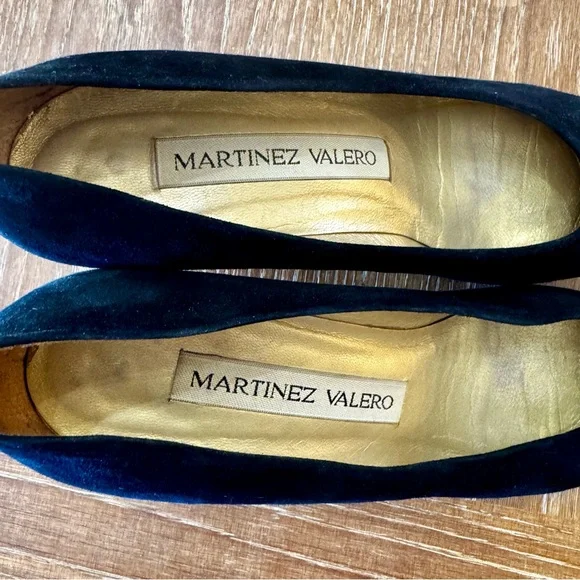 VGUC Martinez Valero black suede pumps 8 - Picture 6 of 12